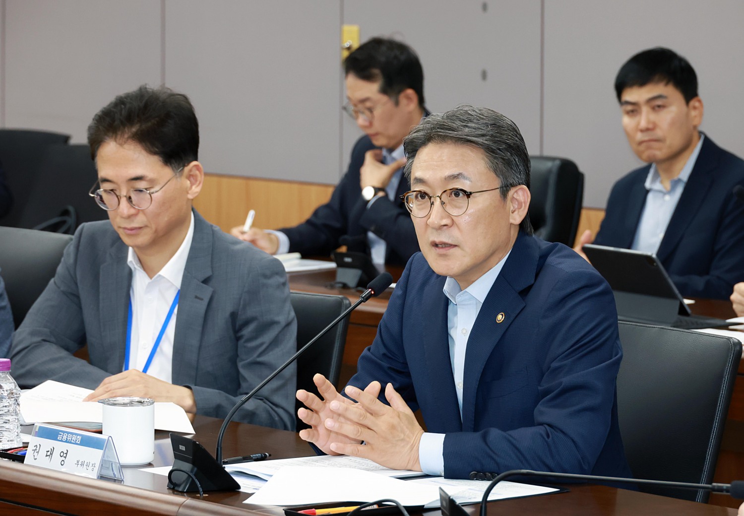 권대영 금융위원회 부위원장이 23일 오전 서울 종로구 정부서울청사에서 개최한 자본시장 인프라 혁신 TF Kick-off 회의에서 정부·유관기관·전문가들과 전문성과 현장의 목소리를 공유하고, 향후 안정적인 인프라·제도 설계에 있어 중추적 역할을 수행하기 위해 '자본시장 인프라 혁신 TF'의 핵심 운영 방향을 제시했다. / 사진제공= 금융위원회(2026.6.23)