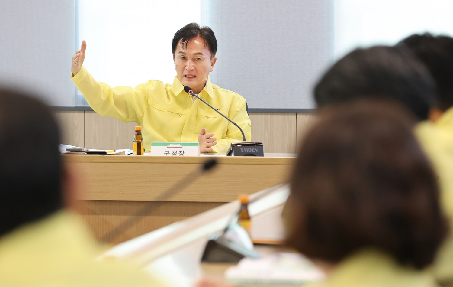 류삼영 동작구청장이 관계부서 직원들과 함께 풍수해 대책 회의를 진행하는 모습. /사진제공=동작구