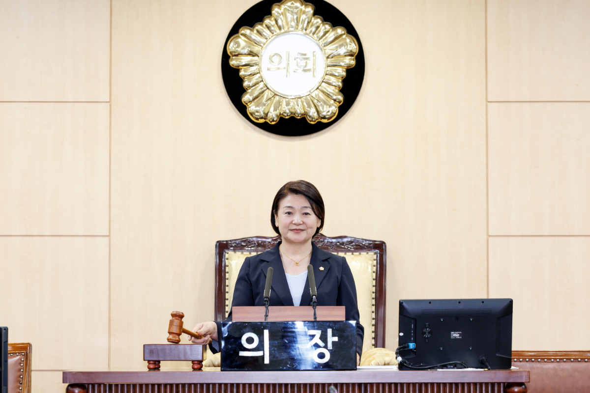 지난 7일 제10대 영등포구의회 전반기를 이끌어갈 신임 의장에 선출된 김길자 의원이 회의를 진행하고 있다. /사진제공=영등포구의회