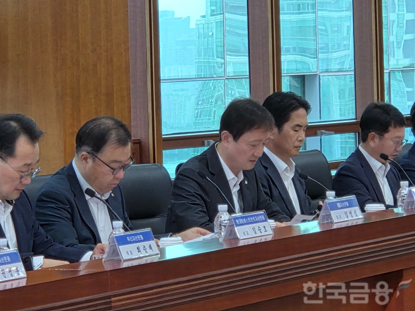 이찬진 금융감독원장(가운데)이 13일 여의도 금융투자협회에서 개최한 금투협회장, 20개 자산운용사 CEO와 간담회에서 발언하고 있다. / 사진= 한국금융신문(2026.07.13)