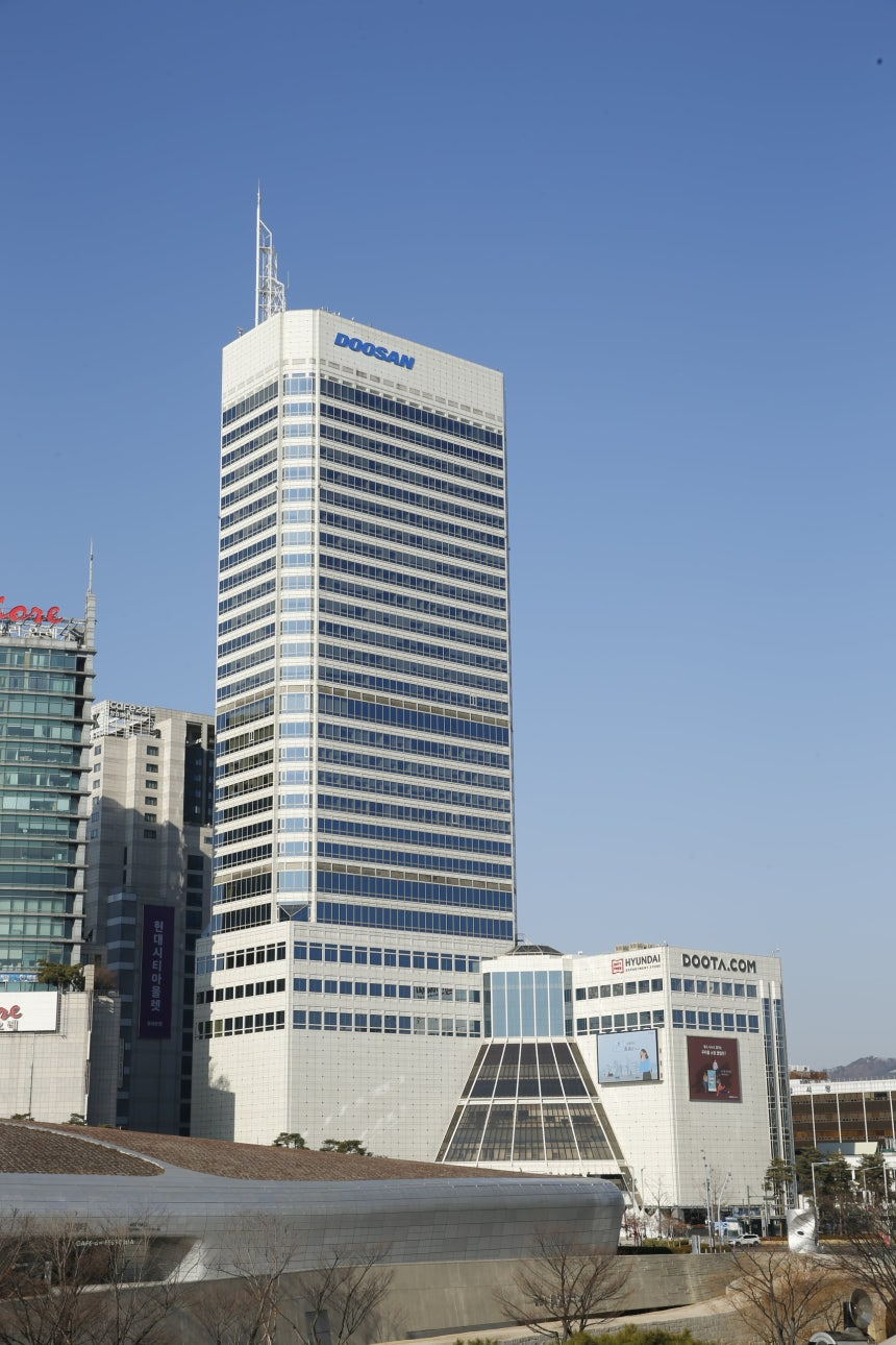 서울 동대문 두산그룹 본사 사옥 전경. /사진=두산