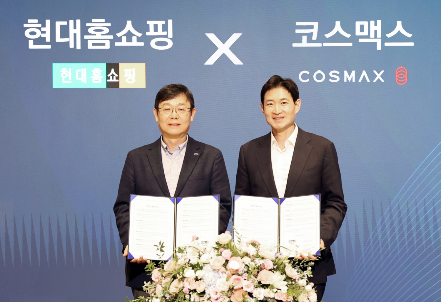 현대홈쇼핑과 코스맥스가 MOU를 맺고, '코아시스' 단독 상품을 선보인다. /사진제공=현대홈쇼핑