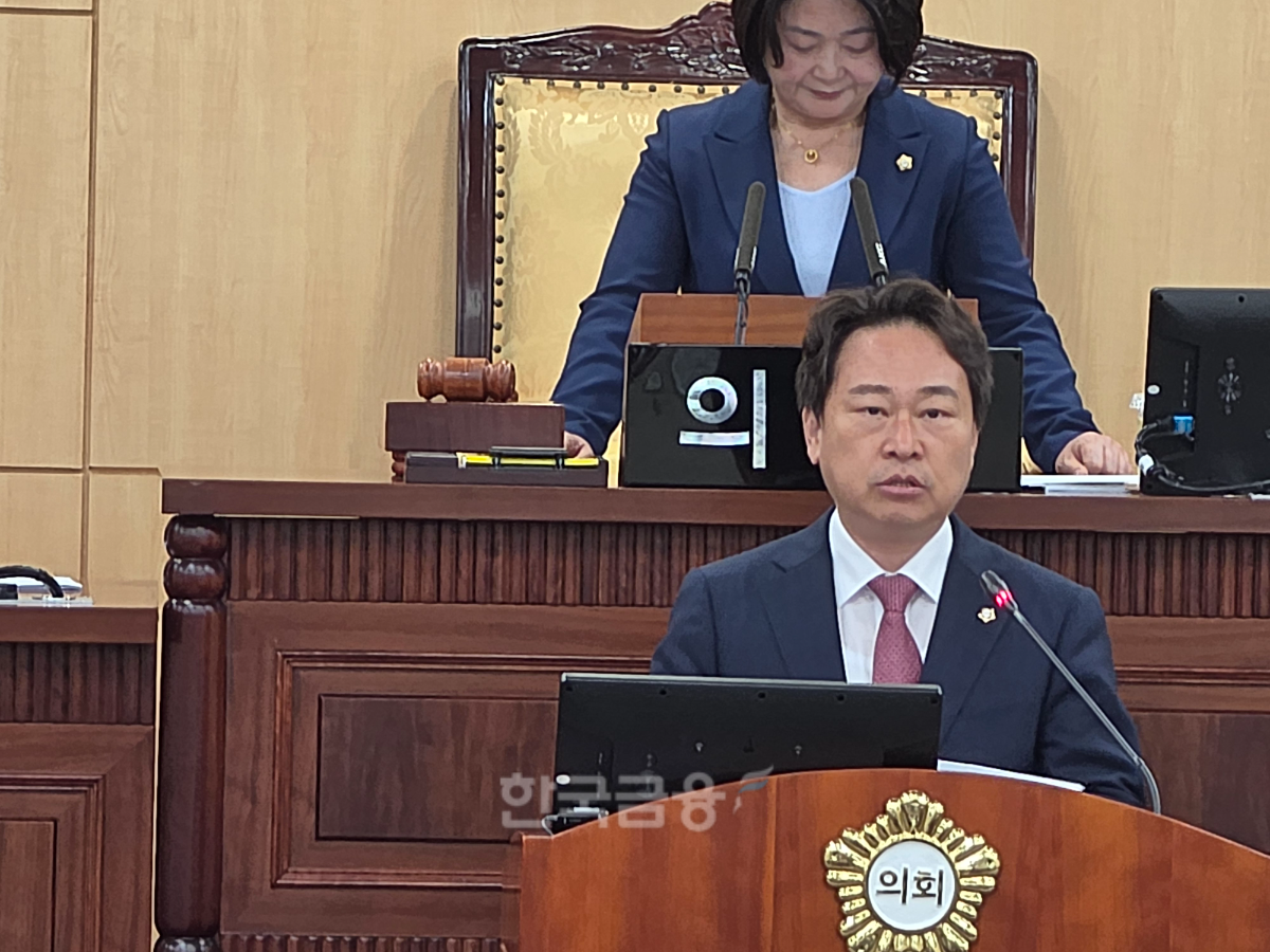 임헌호 의원이 5분 자유발언을 통해 관내 경로당 엘리베이터 설치 등 어르신 이동권 보장 대책을 촉구하고 있다. /사진=조범형 기자