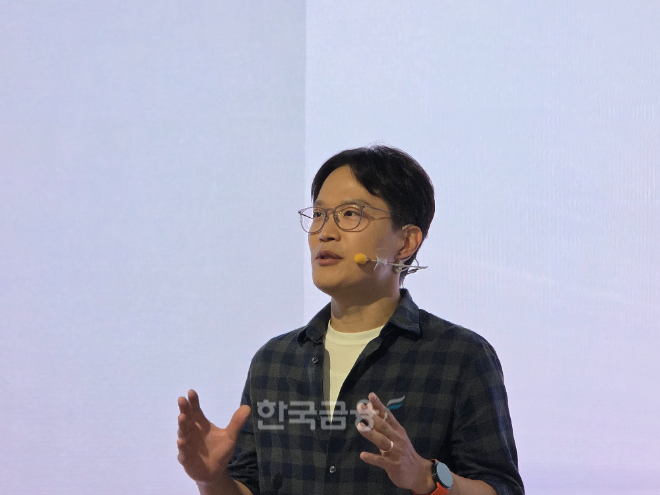 현대차·기아AVP본부장(사장) 겸 포티투닷 대표는 11일 포티투닷 판교 본사에서 진행된 ‘현대차그룹 자율주행 미디어 데이’에서 자율주행 비전에 대해 소기하고 있다. / 사진=김재훈 기자