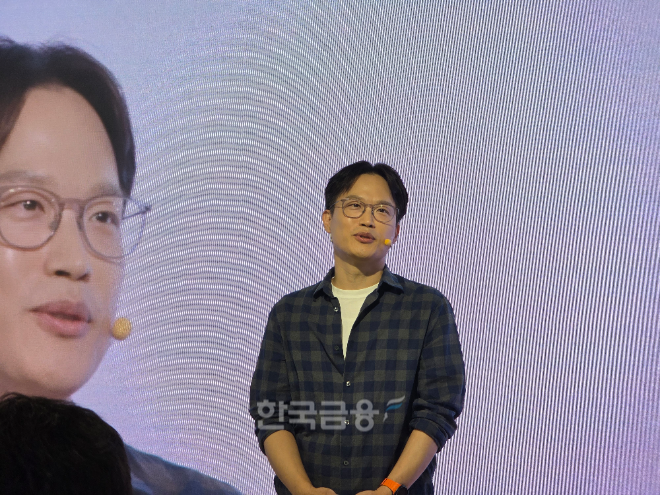 현대차·기아AVP본부장(사장) 겸 포티투닷 대표는 11일 포티투닷 판교 본사에서 진행된 ‘현대차그룹 자율주행 미디어 데이’에서 자율주행 전략에 대해 소개하고 있다. / 사진=김재훈 기자