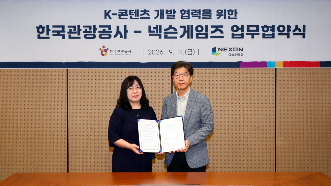 (왼쪽부터)한국관광공사 김영미 관광AI혁신본부장, 넥슨게임즈 강인수 경영총괄본부장. / 사진=넥슨게임즈
