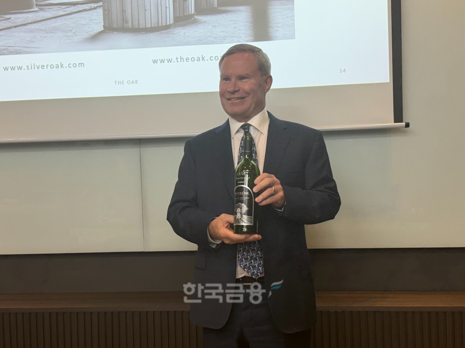 팀 던컨 실버오크 최고수익책임자(CRO) 겸 공동 대표가 20일 열린 기자간담회에서 기념 촬영을 하고 있다. /사진=양현우 기자