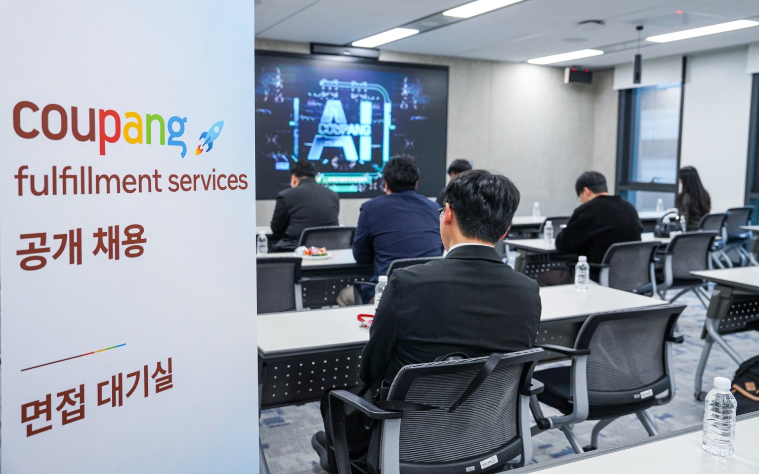 쿠팡풀필먼트서비스가 처음으로 전문대졸 정규직 공개채용에 나선다. /사진제공=쿠팡