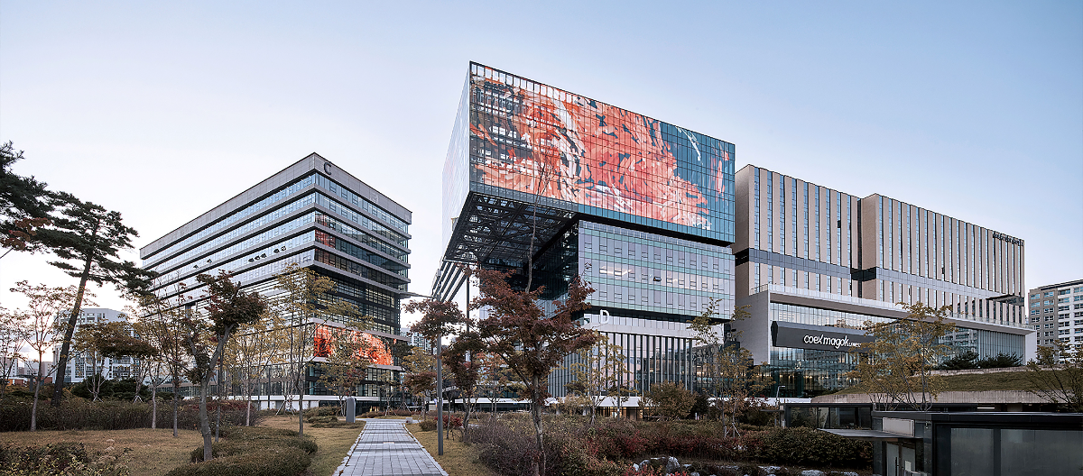 서울 강서구 마곡 MICE 복합단지 ‘르웨스트(LE WEST)’ CP1 블록에 코엑스 마곡과 머큐어 서울 마곡을 비롯해 각종 업무∙상업 시설이 들어섰다. /사진제공=롯데건설