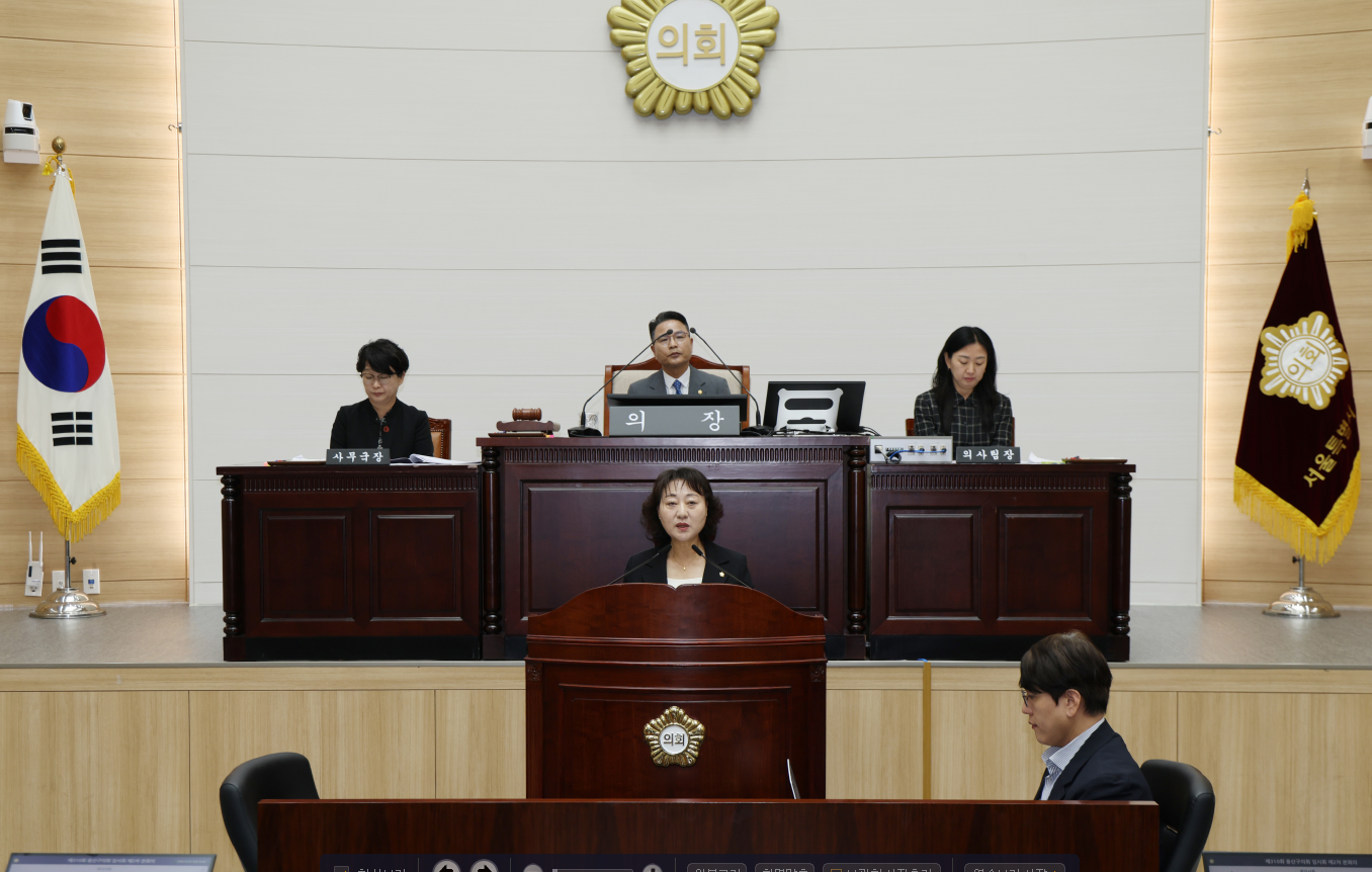 강문숙 용산구의원이 구정질문을 펼치는 모습. /사진제공=강문숙 의원실