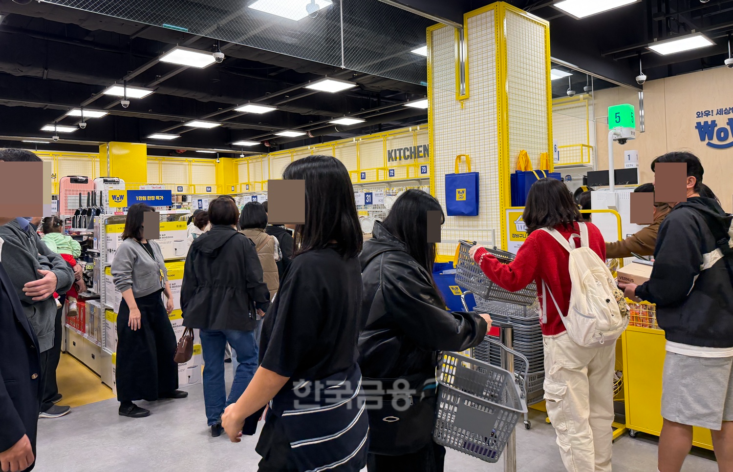 손님들이 끊임없이 들어오는 모습. /사진=박슬기 기자