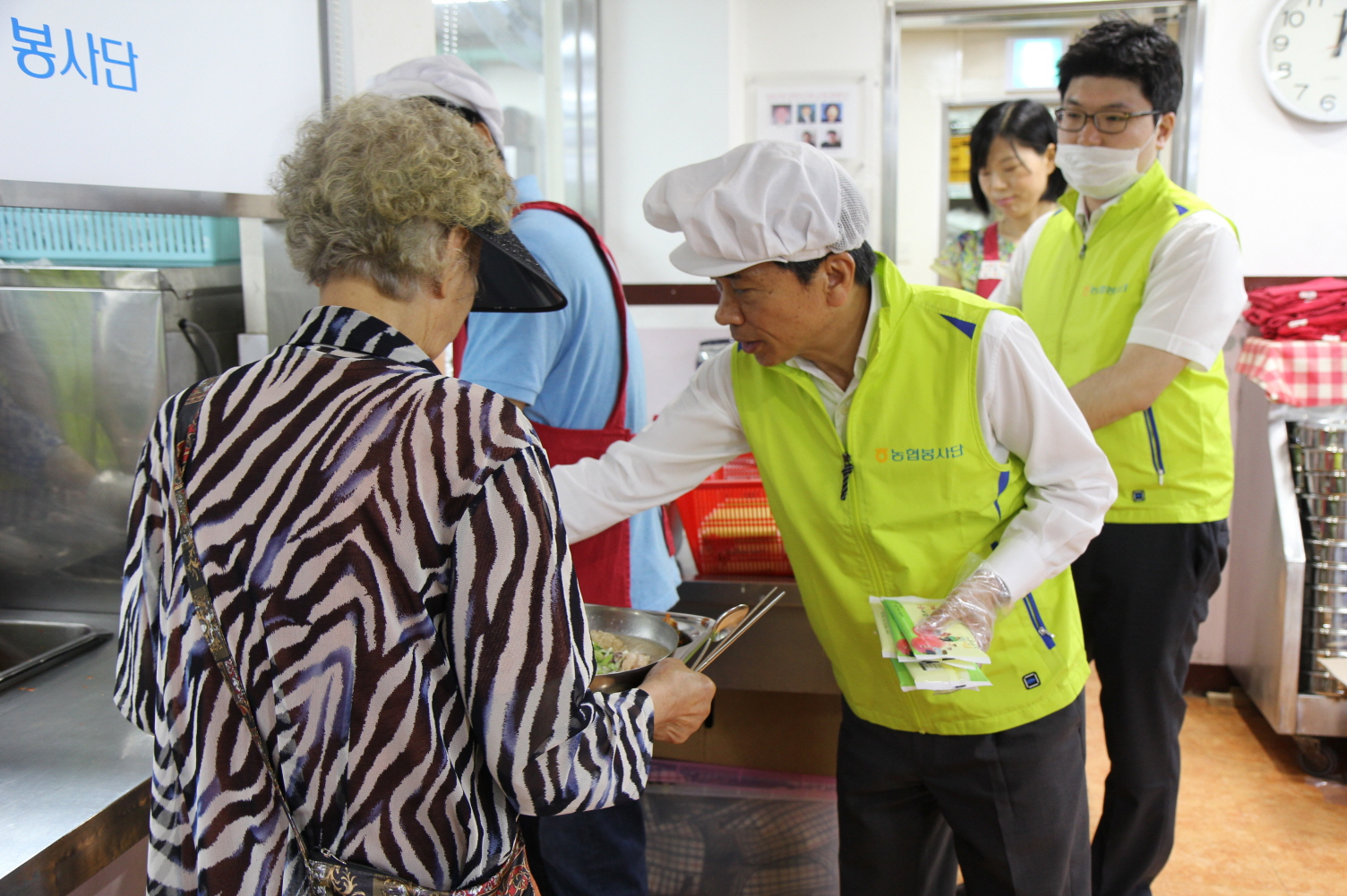 NH농협생명, ‘사랑의 삼계탕 나누기’ 봉사활동 펼쳐