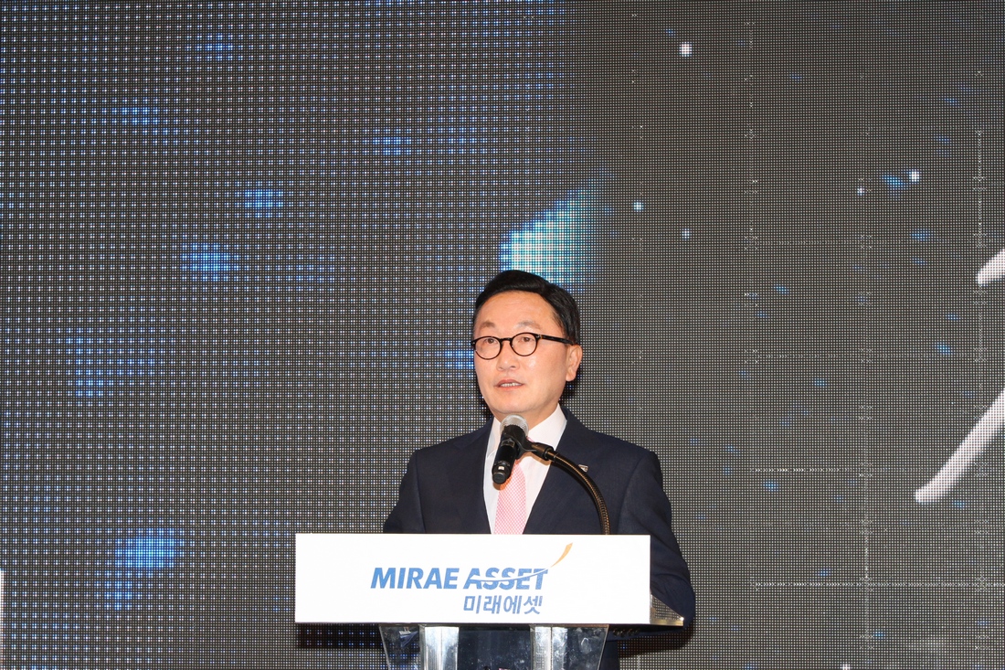 박현주 미래에셋회장이 지난 1일 서울 광화문에 위치한 포시즌 호텔에서 개최한 '미래에셋 창립 20주년 행사'에서 기념사를 하고 있다.