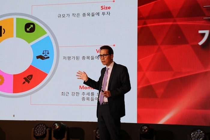 배재규 삼성자산운용 부사장이 18일 여의도 콘래드 호텔에서 열린 ‘코덱스(KODEX) ETF 상장 15주년 기념 행사’에서 발언하고 있다.