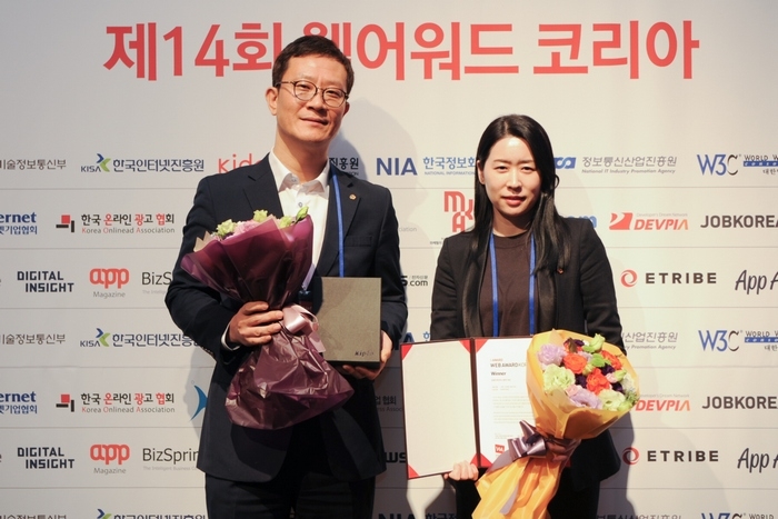 한화투자증권의 간편투자 앱 ‘STEPS’는 지난 7일과 14일 잠실 롯데호텔에서 진행된 제14회 웹·앱 어워드 코리아에서 웹 부문 ‘금융연계서비스분야’ 대상과 앱 부문 ‘증권분야’ 최우수상을 수상했다./자료=한화투자증권