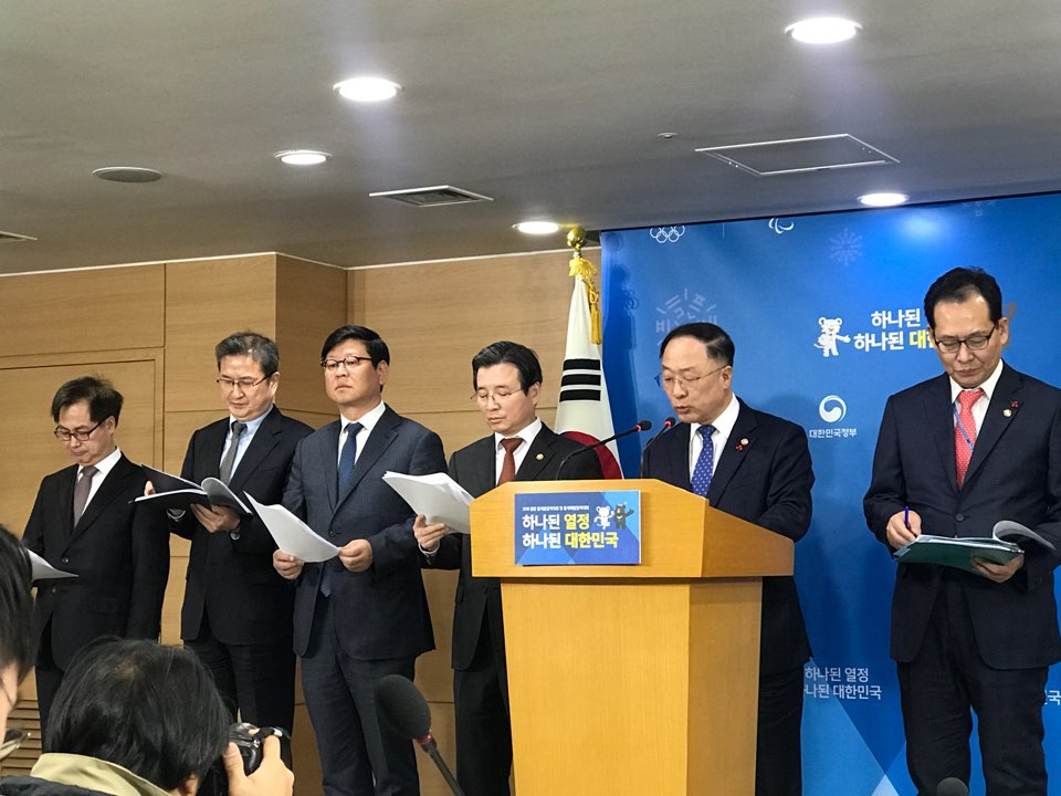 △지난달 28일 홍남기 국무조정실장은 가상화폐 관련 관계차관회의 결과 가상화폐 거래 실명제를 시행하겠다고 밝혔다.
