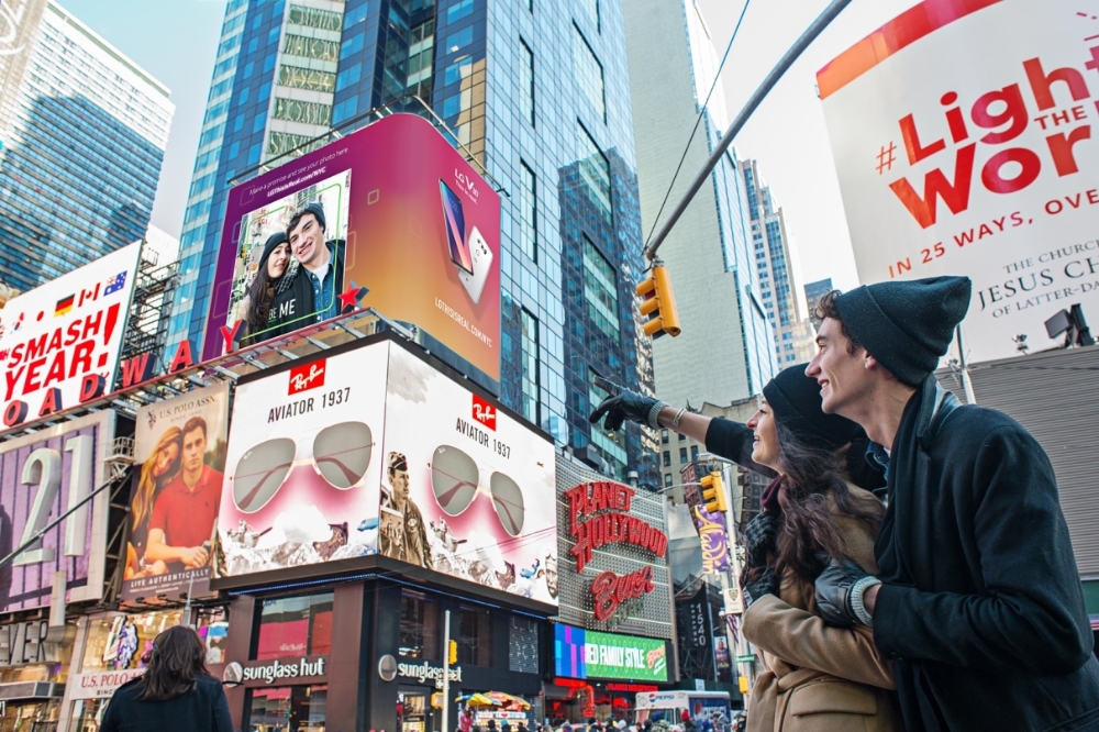 LG전자, 뉴욕 타임스퀘어에서 ‘V30’ 이색 마케팅 선봬