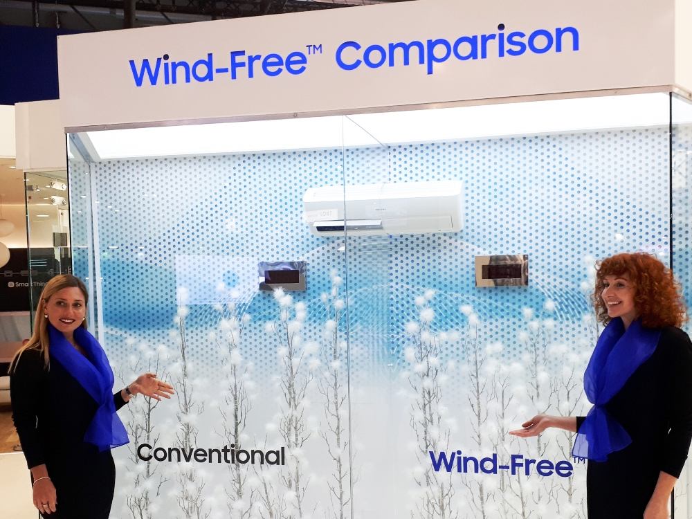 △삼성전자 모델들이 무풍냉방 기술을 탑재한 ‘무풍에어컨’ 제품들을 소개하고 있다