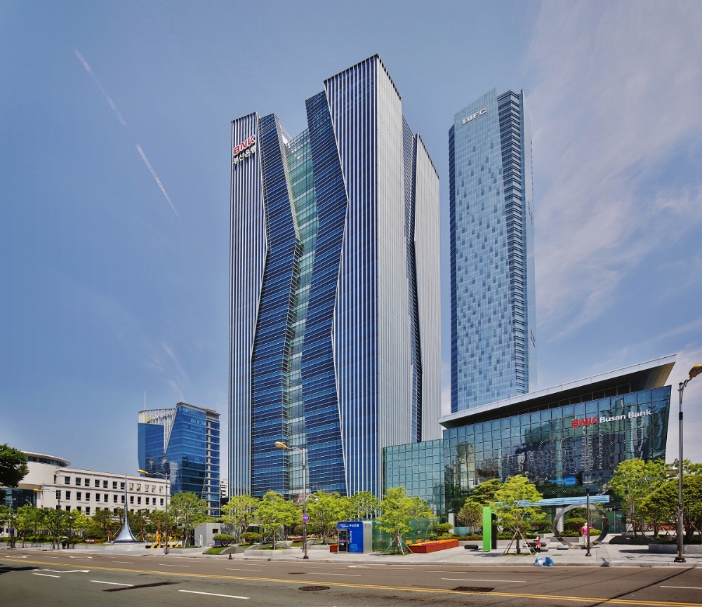 △BNK금융지주 사옥 전경