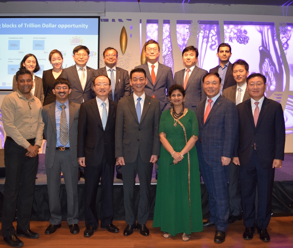 ▲(앞줄 왼쪽부터) 카틱 나지스와란 칼라리캐피탈 CFO, 우탐 바그리 뭄바이증권협회 회장, 민정기 신한BNP파리바자산운용 대표, 권용원 금융투자협회 회장, 바니 콜라 칼라리캐피탈 대표, 김영규 IBK투자증권 대표, 나재철 대신증권 대표.