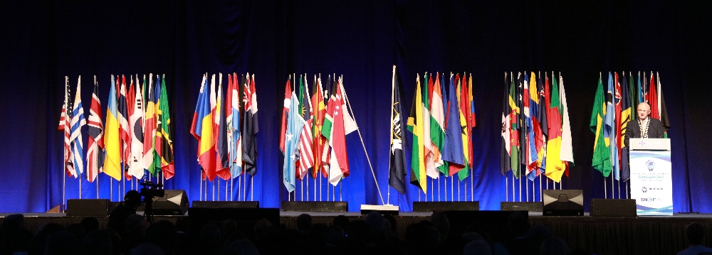 △지난 7월 15일 싱가포르 선텍 컨벤션센터(Suntec Singapore Convention Center)에서 열린 2018 세계신협협의회 컨퍼런스 개막식에서 브라이언 맥크로이(Brian Mccrory) 세계신협협의회(WOCCU) 회장이 개회사를 하고 있다.