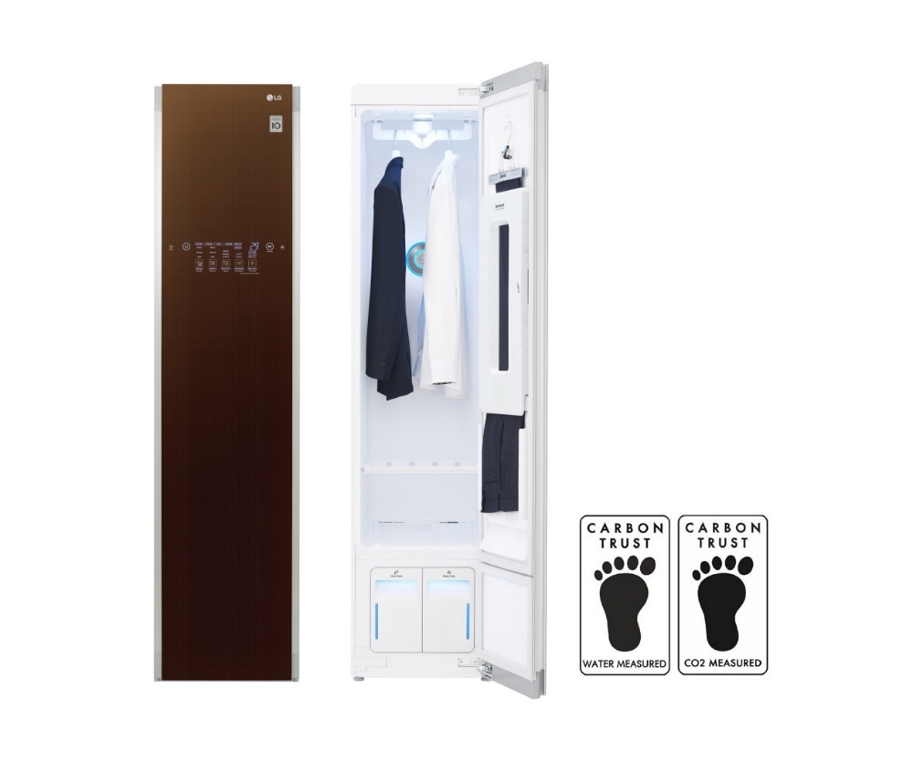 △영국 친환경 인증기관 카본 트러스트로부터 ‘물 발자국’ 친환경 인증을 획득한 신개념 의류관리기 ‘LG 스타일러’ / 사진=LG전자