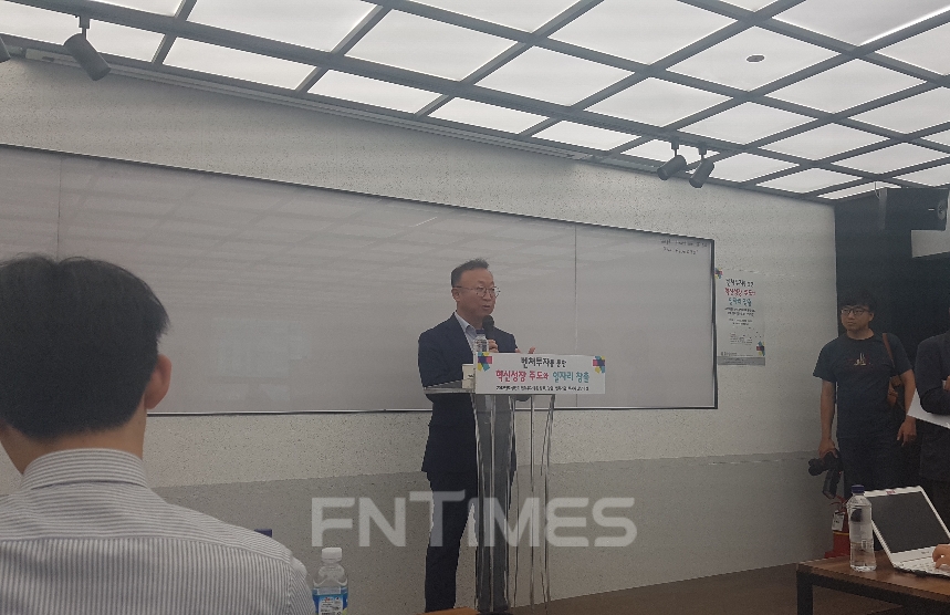 △석종훈 중소벤처기업부 창업벤처혁신실장이 24일 강남 패스트파이브 6층에서 상반기 벤처투자동향을 발표하고 있다./사진=전하경 기자