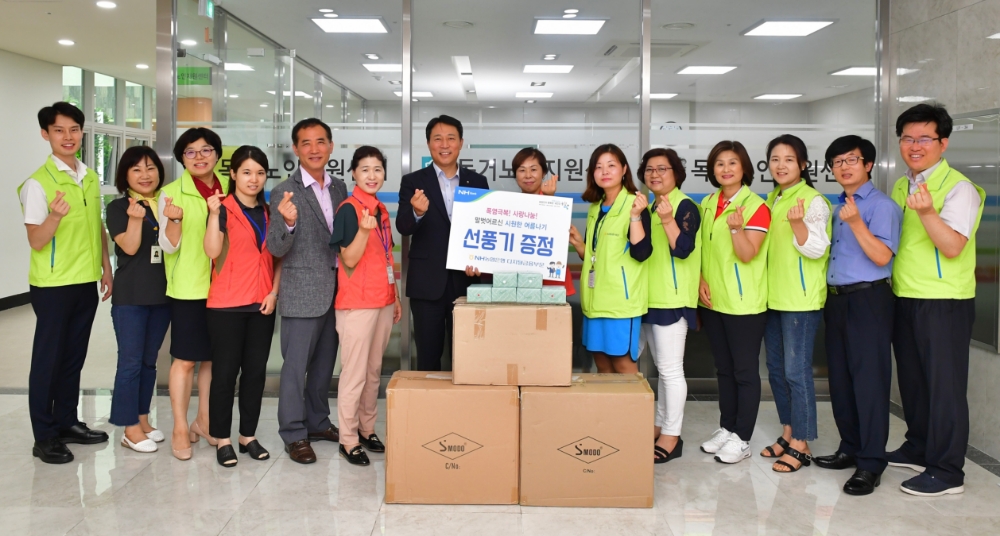 NH농협은행, 폭염 기간 어르신 말벗서비스 확대 / 사진= NH농협은행