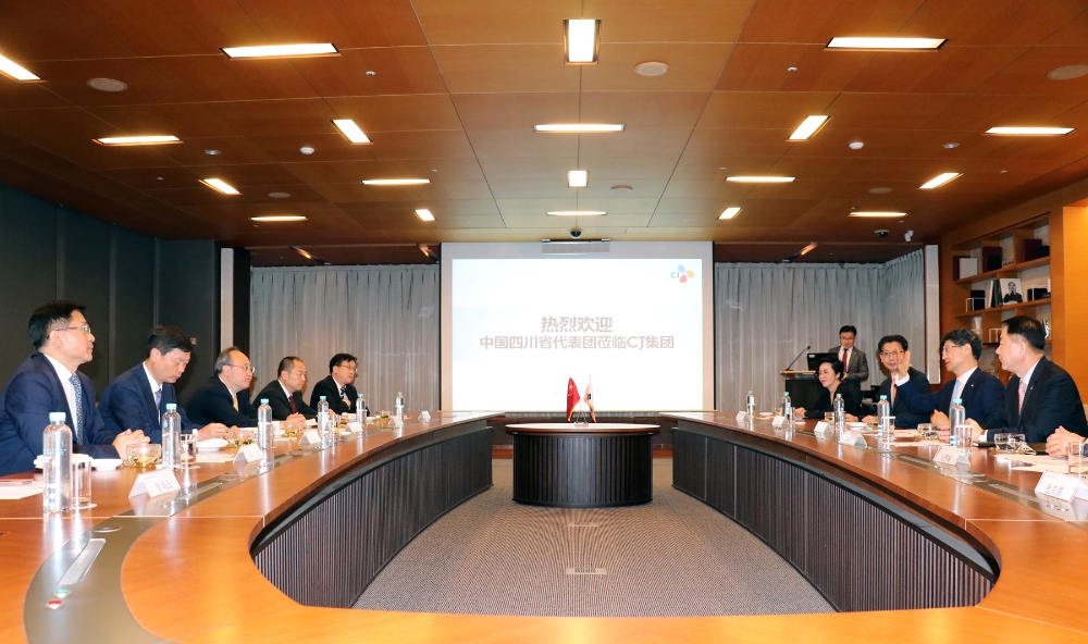 3일 오후 서울 중구 CJ인재원에서 열린 회담에서 CJ와 쓰촨성 인민정부 대표단이 양측 협력 확대 방안 등에 대해 협의하고 있다. /사진제공=CJ대한통운