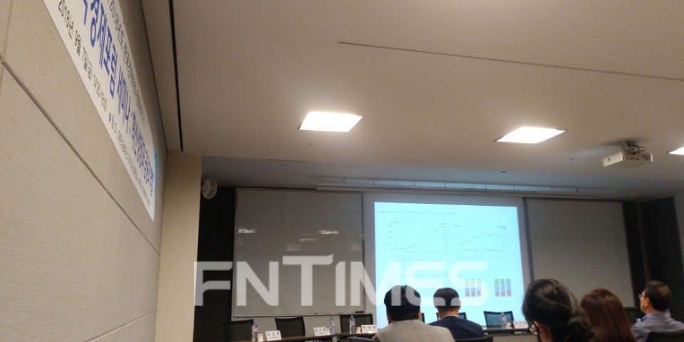 한국경제학회는 7일 서울 세종대로 대한상공회의소에서 ‘혁신성장과 금융의 역할’을 주제로 개최한 정책세미나를 개최했다. 이날 세미나 주제발표에 나선 이젬마 경희대 교수는 “현재 VC(벤처캐피탈) 투자 자금이 급속하게 증가하고 있으나 IP 관련 투자는 미비하다”고 말했다.