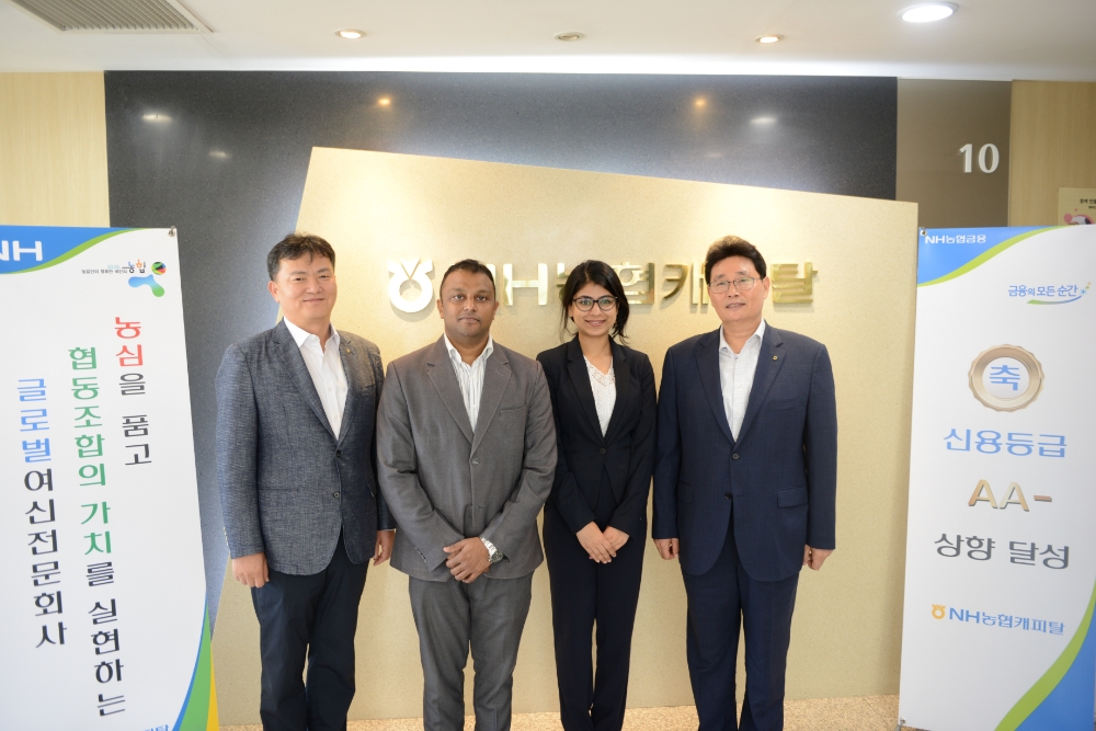 △(오른쪽부터)고태순 NH농협캐피탈 대표이사, Ms. Harshita Madna 인베스트 인디아(Invest India) 투자역, Mr. Sandeep Behal 인베스트 인디아 부대표 , 김평준 NH농협캐피탈 경영지원본부장이 협의회 후 기념촬영을 하고 있다./사진=NH농협캐피탈