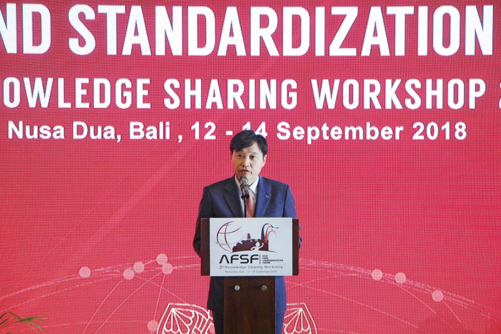 이병래 한국예탁결제원 사장이 12일~13일 인도네시아에서 열린 '제3차 아시아펀드표준화포럼'에서 축사를 하고 있다./사진=한국예탁결제원