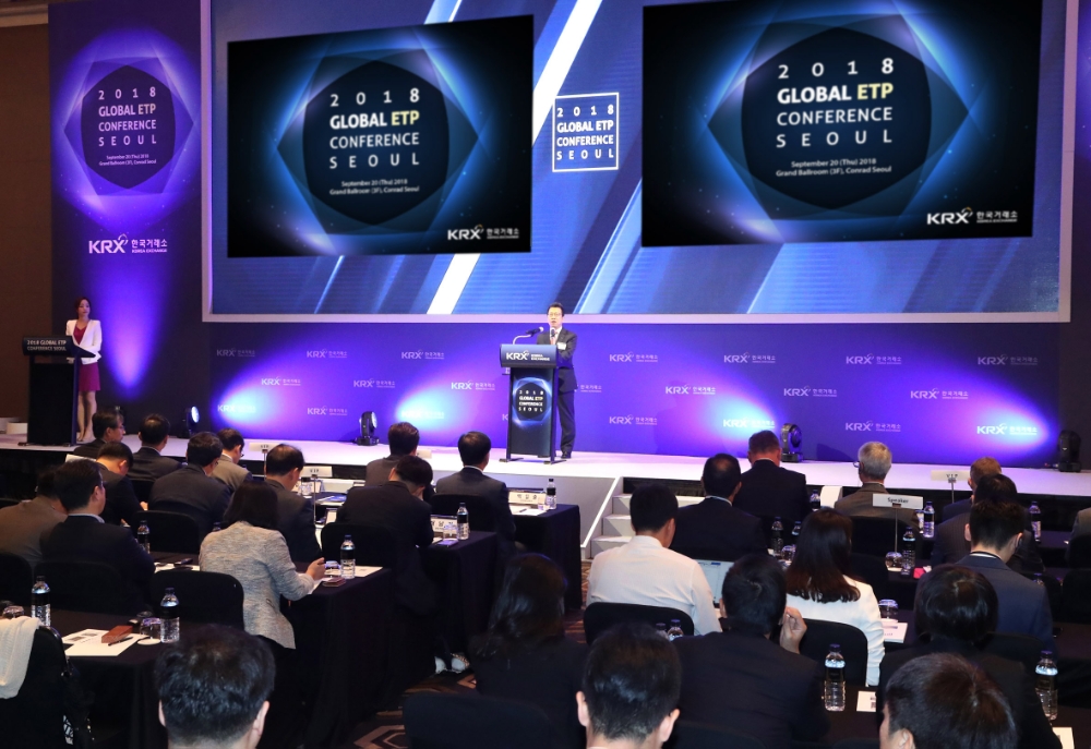 정지원 한국거래소 이사장이 ‘2018 글로벌 ETP 컨퍼런스’에 앞서 개회사를 하고 있다. 사진=한국거래소