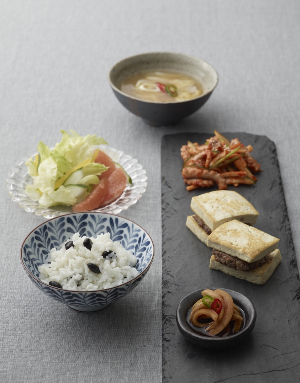 연휴 이후 불어난 체중 고민이라면 '두부고기샌드정식' 한 끼