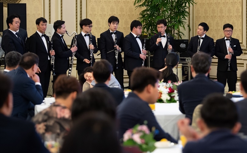 지난 제 1회 GMF 우승을 차지한 ‘드림 위드 앙상블’이 지난 9월 청와대 영빈관에서 열린 행사에서 공연 중이다. 출처 : 청와대.