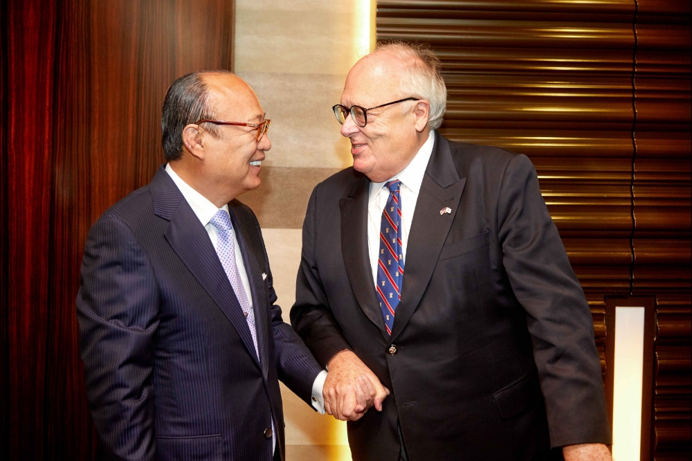 △김승연 회장이 지난 12일 서울 더플라자 호텔에서 에드윈 퓰너 미국 헤리티지재단 회장을 만나 한미동맹 및 평화체제 구축, 양국간 경제교류와 민간협력 등 현안에 대해 논의했다