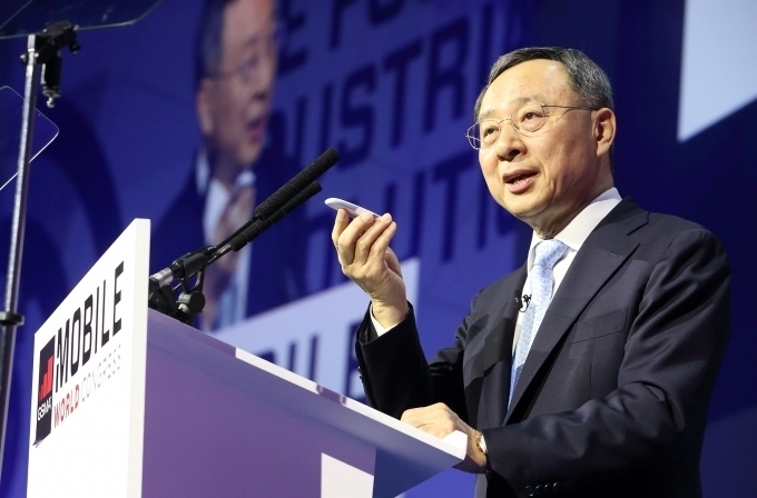 △지난해 MWC 2017에서 기조연설자로 나선 황창규 KT 회장.