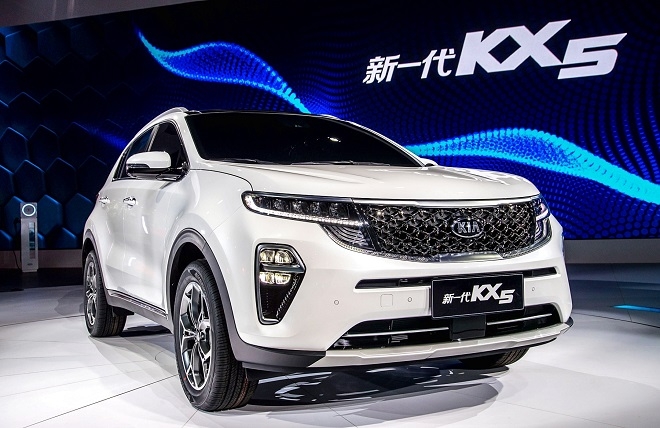기아자동차가 ‘2018 광저우 국제모터쇼’에서 최초로 공개한 중국 전략형 SUV ‘더 뉴 KX5’. 출처=기아차.