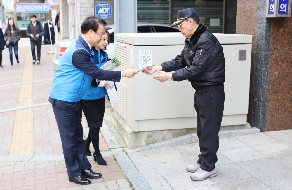 △김포 서민금융통합지원센터 개소식에 최건호 서민금융진흥원 부원장, 장영근 김포시 부시장, 유관기관 관계자들이 참석했다./사진=서민금융진흥원