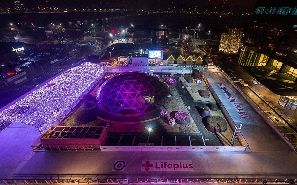 △라이프플러스 윈터 원더랜드 야경 / 사진=한화생명