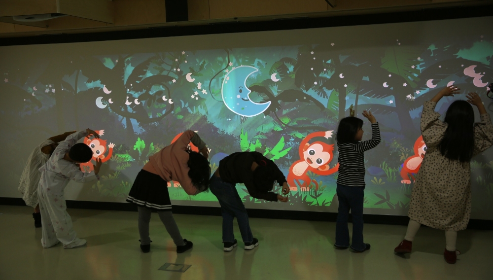 △힐링정글의 '원숭이 체조'를 즐기고 있는 어린이들의 모습 / 사진=현대해상