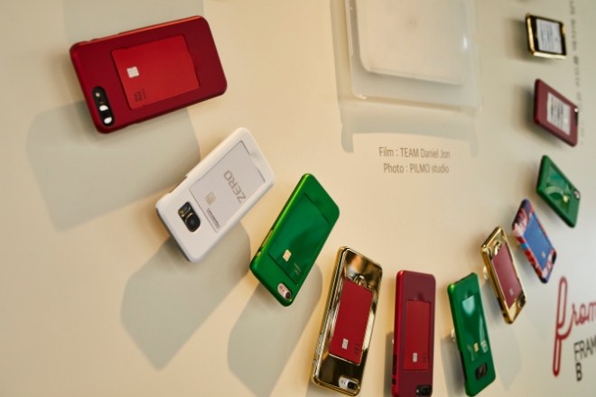 프레임바이(Framby)와 현대카드가 협업해 만든 세로카드 전용 휴대폰케이스 / 사진 = 현대카드