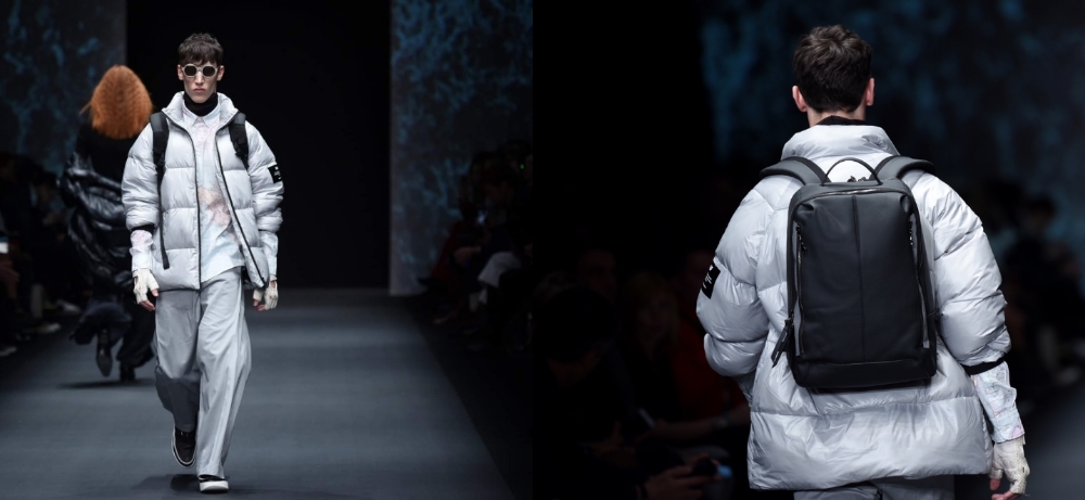‘NEONYT 패션쇼’에서 모델이 모어댄의 ‘컨티뉴 백팩’을 메고 런웨이에 올랐다. (사진=SK이노베이션)