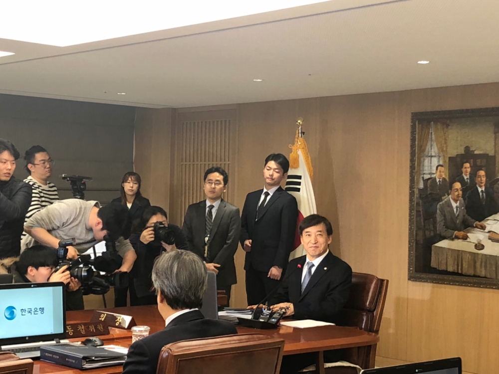 한은 오늘 금리 결정…대내외 불확실성에 동결 유력