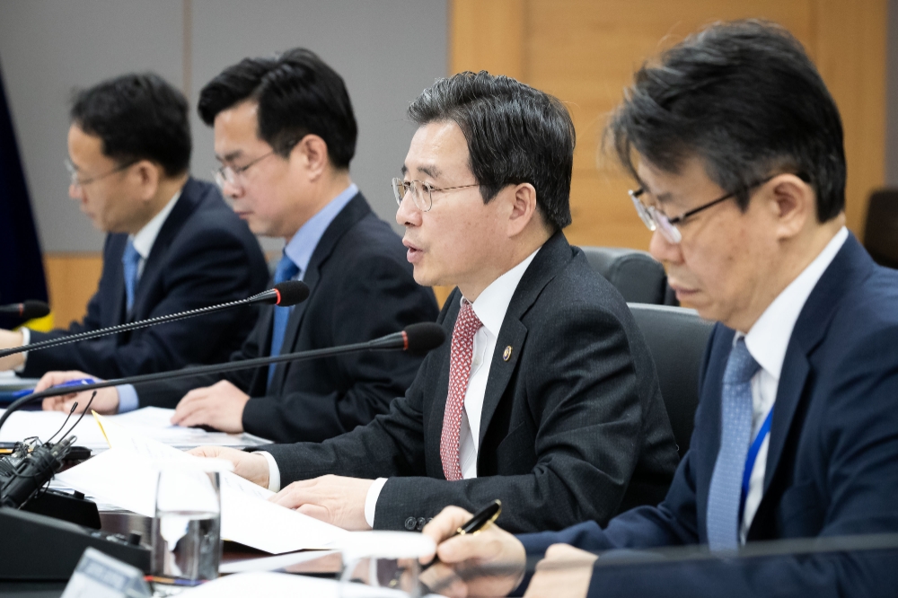 김용범 금융위원회 부위원장은 29일 정부서울청사에서 자영업자 금융지원 대책 점검회의를 열고 유관기관의 적극적인 협조를 당부했다. / 사진= 금융위원회