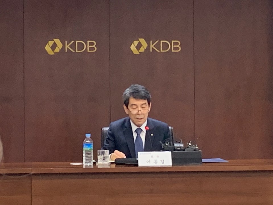 이동걸 산업은행 회장이 31일 대우조선해양 민영화 기자간담회에서 입장을 발표하고 있다./사진=산업은행