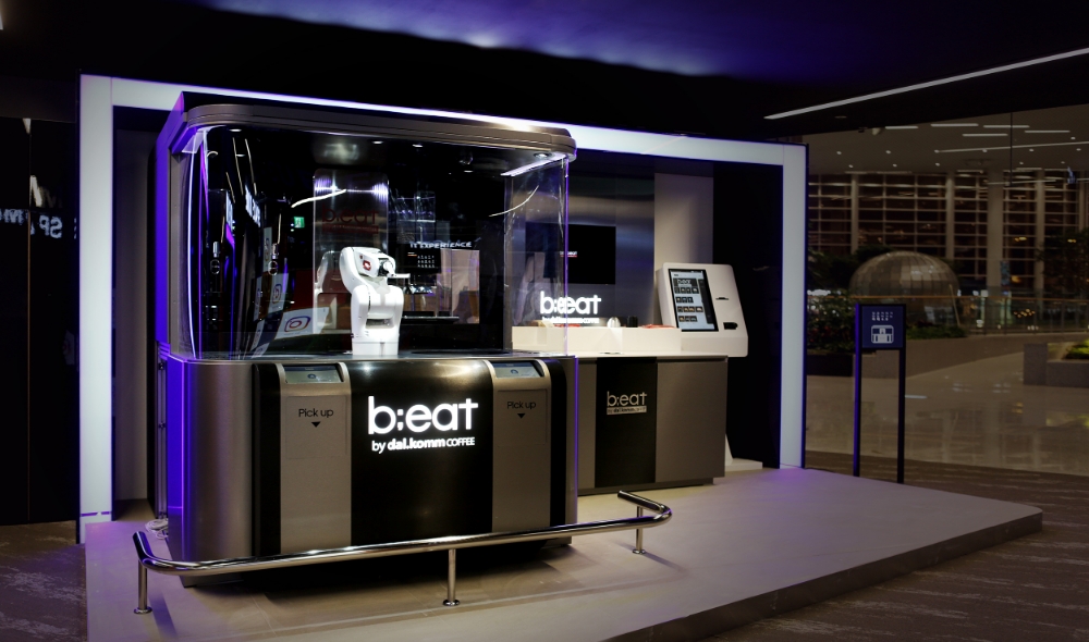 △인천공항에 설치되어 있는 무인 로봇카페 비트의 모습/사진=KT