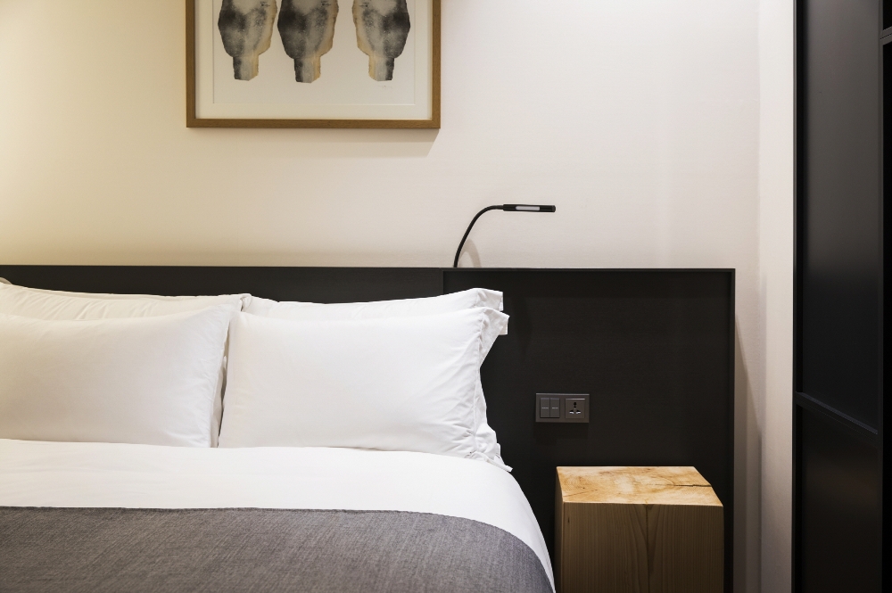 "유명 작가와 북토크 나눠요"...신라스테이 '북캉스 패키지' 출시