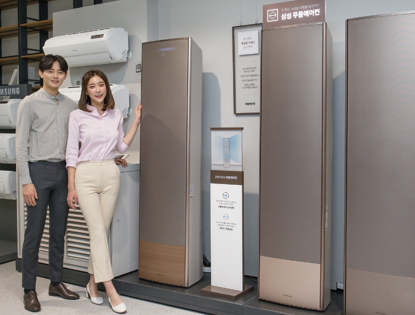 △모델들이 삼성전자 2019년형 무풍 에어컨 모델을 홍보하고 있다/사진=오승혁 기자(삼성 뉴스룸 캡처)