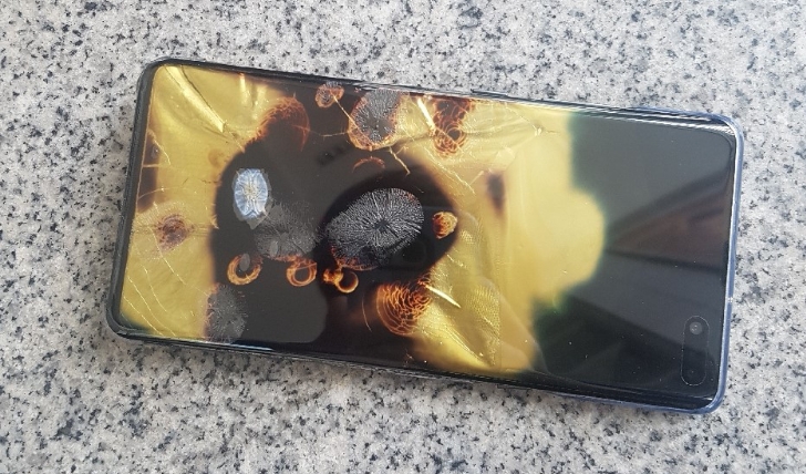 △포털 사이트 게시물 속 삼성전자 갤럭시 S10 5G 모델이 발화한 앞모습/사진=오승혁 기자(카페 게시물 사진 캡처)